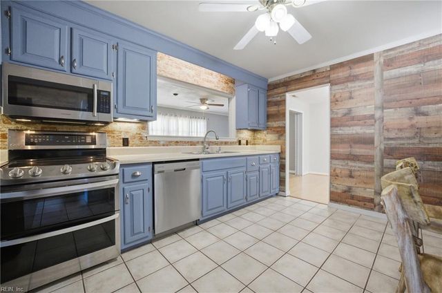 116 Goldcrest DR, Chesapeake, VA 23325