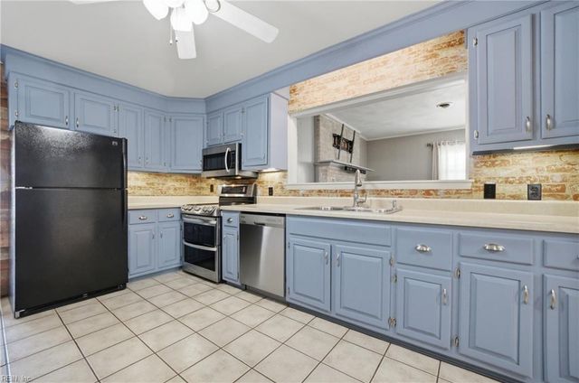 116 Goldcrest DR, Chesapeake, VA 23325