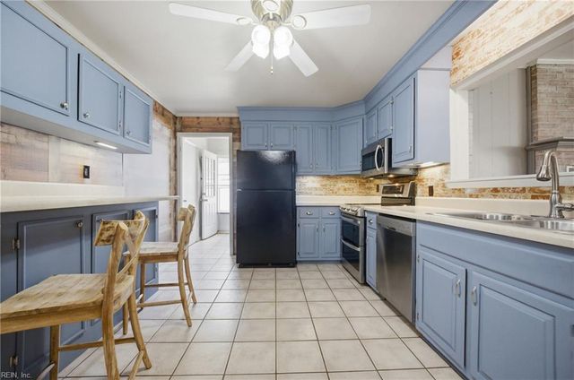 116 Goldcrest DR, Chesapeake, VA 23325