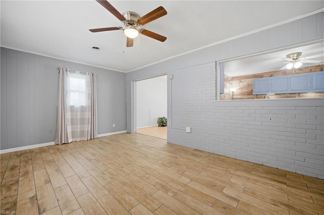 116 Goldcrest DR, Chesapeake, VA 23325