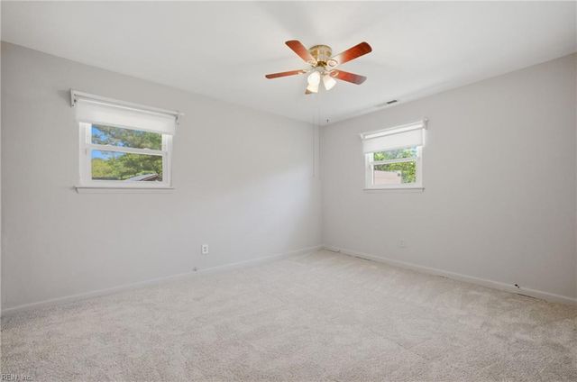 116 Goldcrest DR, Chesapeake, VA 23325