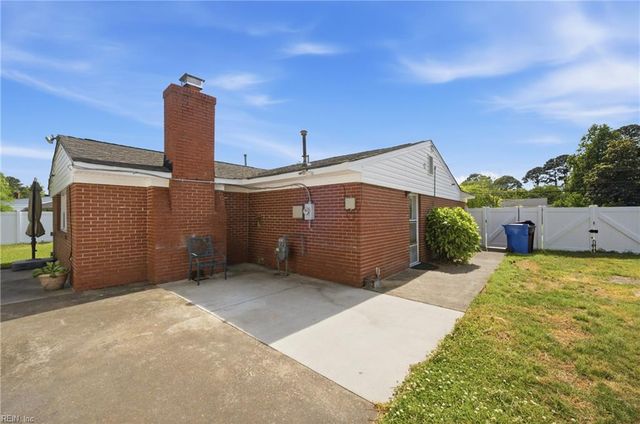 116 Goldcrest DR, Chesapeake, VA 23325