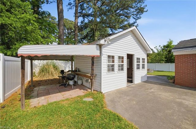 116 Goldcrest DR, Chesapeake, VA 23325