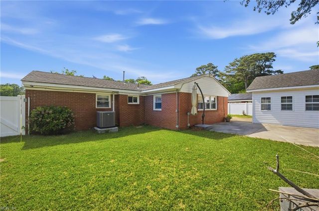 116 Goldcrest DR, Chesapeake, VA 23325