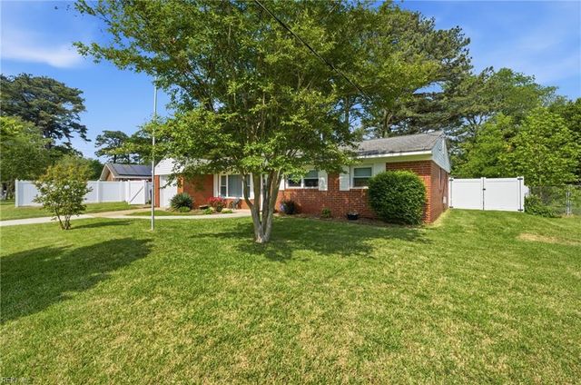 116 Goldcrest DR, Chesapeake, VA 23325