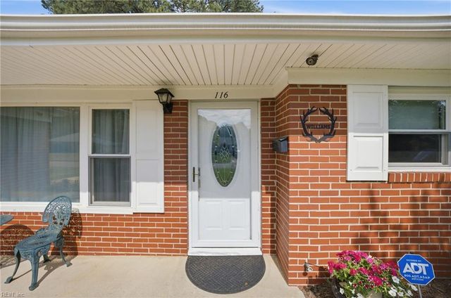 116 Goldcrest DR, Chesapeake, VA 23325