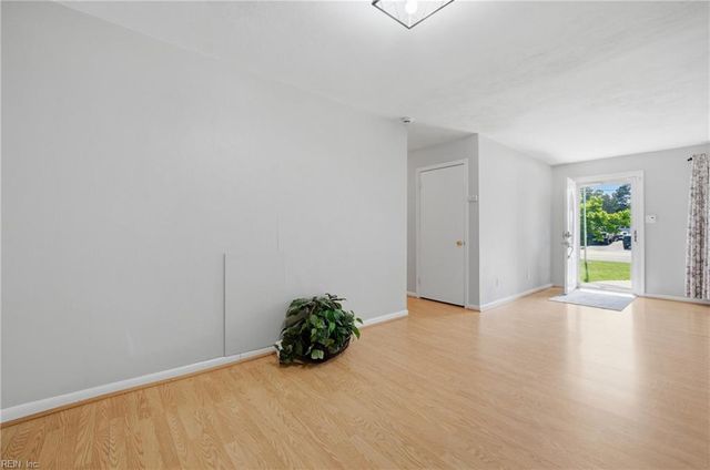 116 Goldcrest DR, Chesapeake, VA 23325