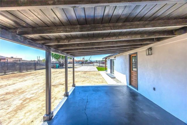 27124 5th, Highland, CA 92346