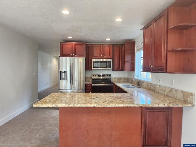 7233 Eastwood Ct SE, Salem, OR 97392