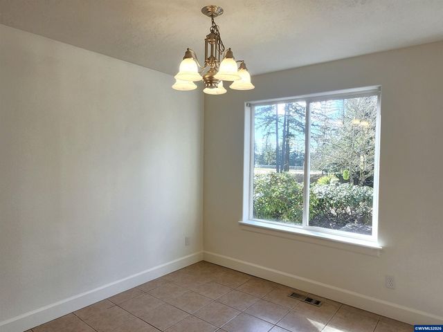 7233 Eastwood Ct SE, Salem, OR 97392