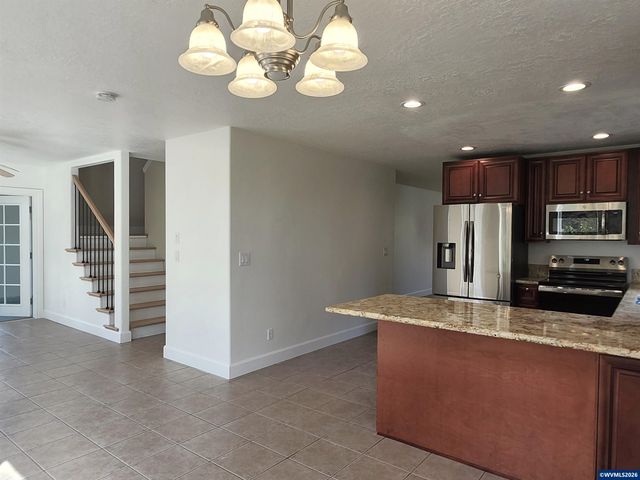 7233 Eastwood Ct SE, Salem, OR 97392