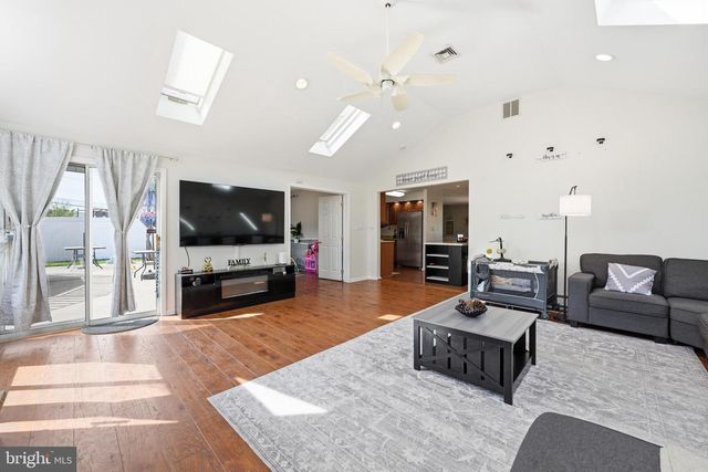 80 QUARRY RD, Levittown, PA 19057