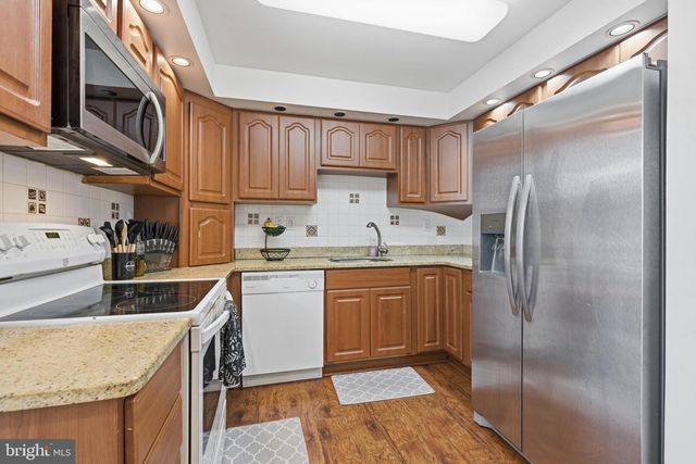 80 QUARRY RD, Levittown, PA 19057