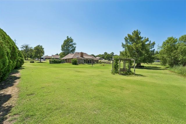 1116 Spring Shadow Drive, Choctaw, OK 73020