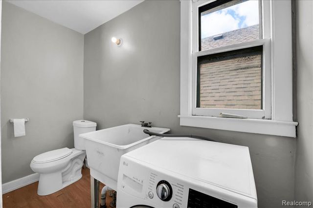 2049 Edwin Street, Hamtramck, MI 48212