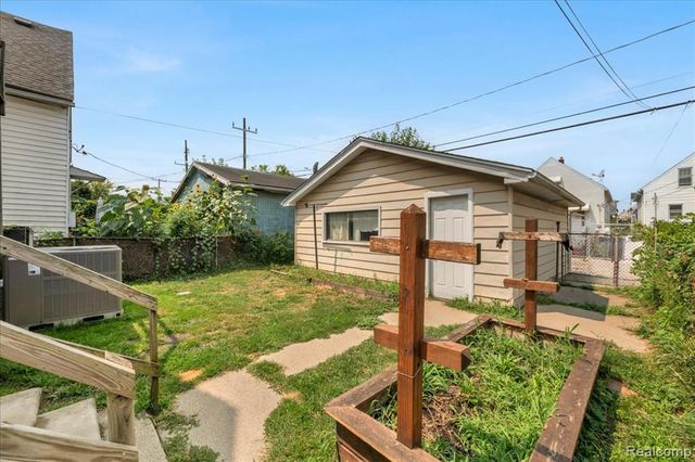 2049 Edwin Street, Hamtramck, MI 48212