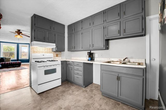 2049 Edwin Street, Hamtramck, MI 48212