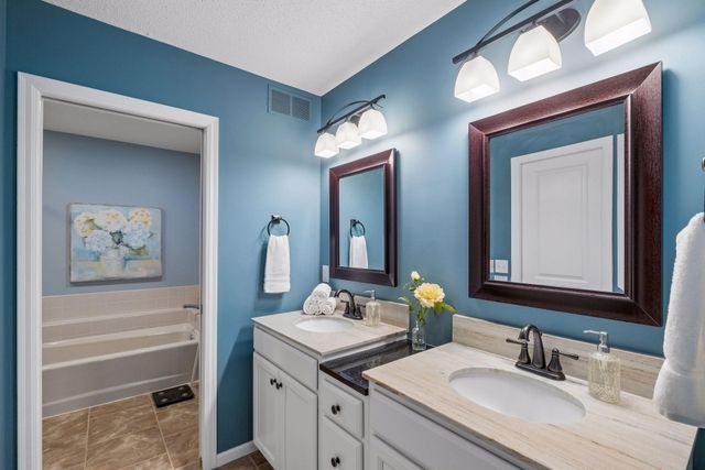 3696 Widgeon Way, Eagan, MN 55123
