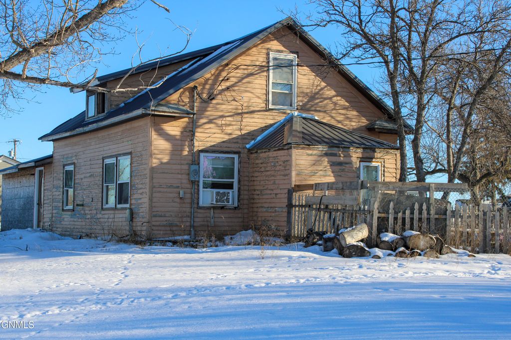 402 Fisk Street, Wildrose, ND 58801