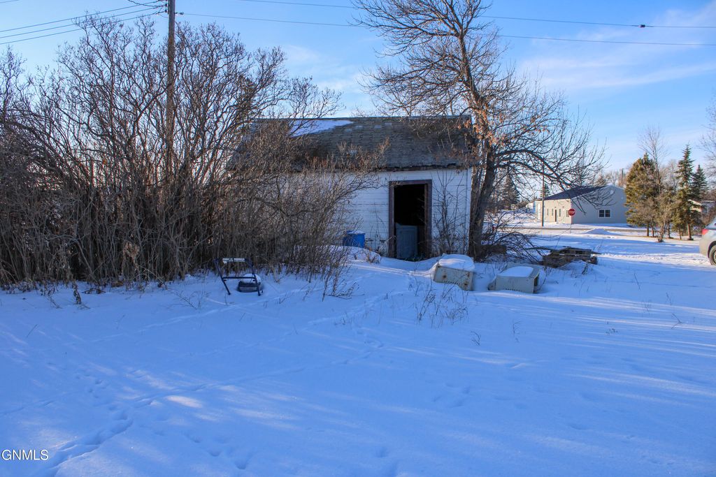 402 Fisk Street, Wildrose, ND 58801 photo 20