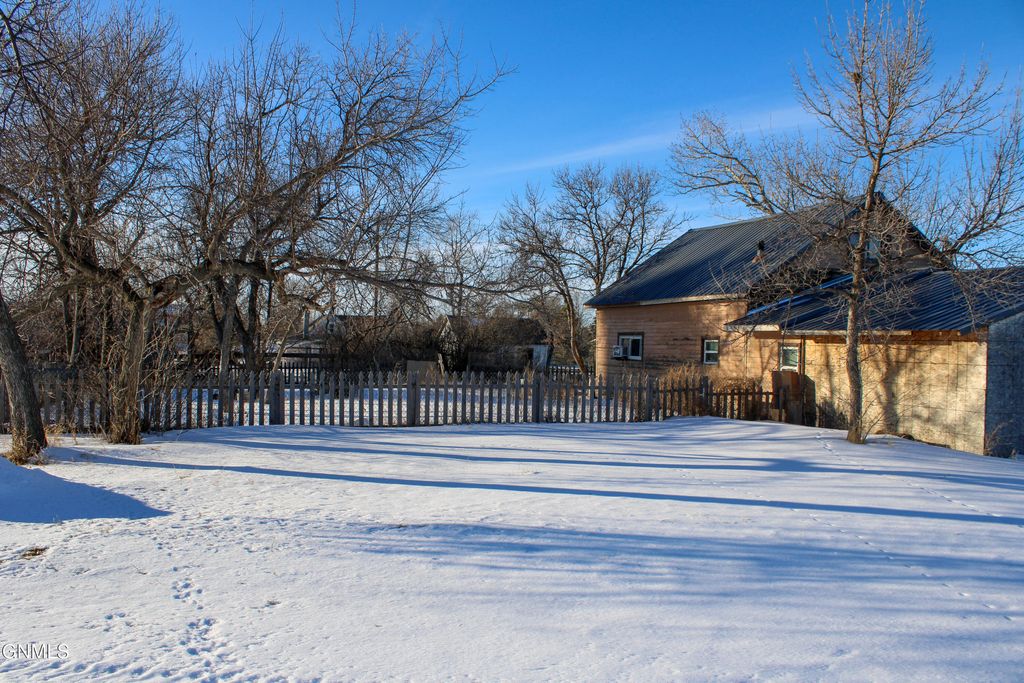 402 Fisk Street, Wildrose, ND 58801 photo 4