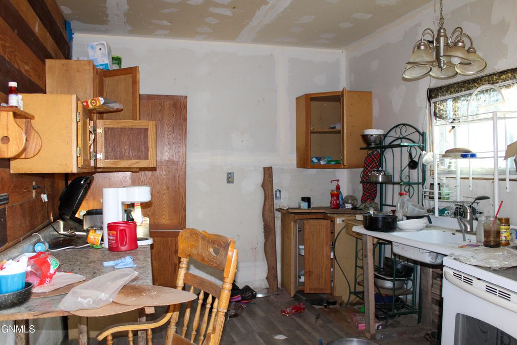 402 Fisk Street, Wildrose, ND 58801 photo 8