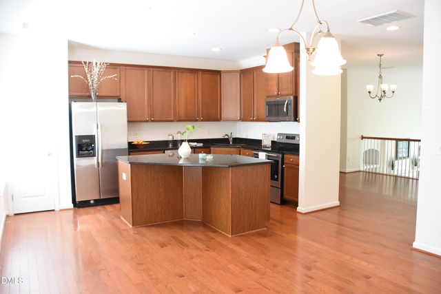882 Queen City Crescent, Apex, NC 27523