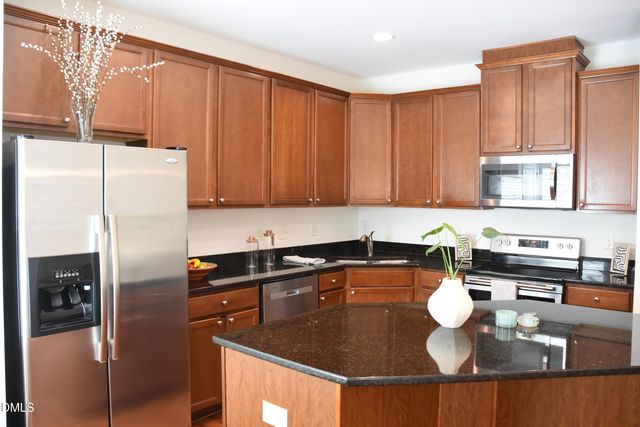 882 Queen City Crescent, Apex, NC 27523