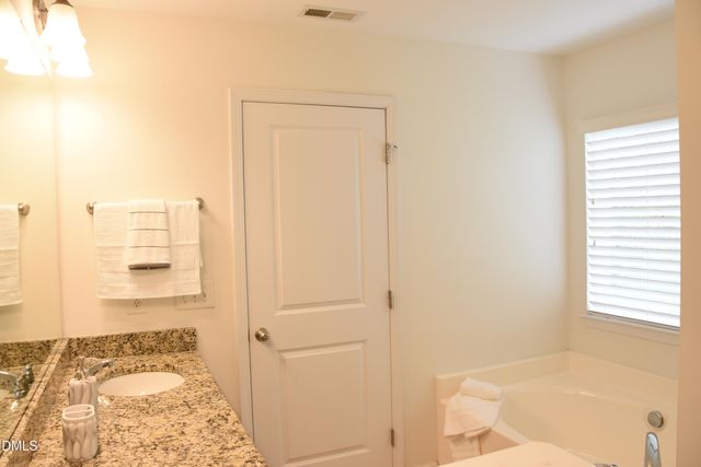 882 Queen City Crescent, Apex, NC 27523