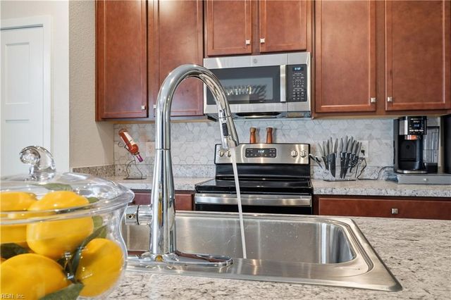 287 Brittlebrush DR, Portsmouth, VA 23701