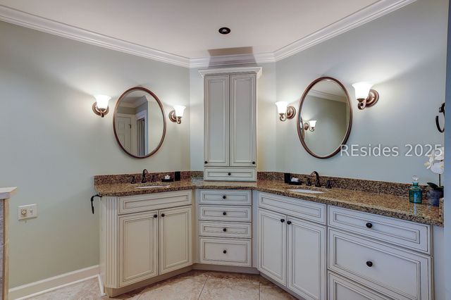 13 Wren Dr, Hilton Head Island, SC 29928