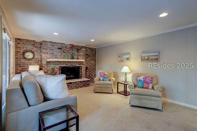 13 Wren Dr, Hilton Head Island, SC 29928