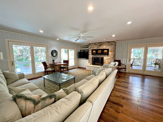 13 Wren Dr, Hilton Head Island, SC 29928