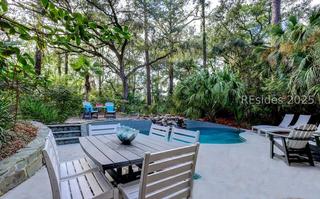 13 Wren Dr, Hilton Head Island, SC 29928