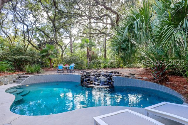 13 Wren Dr, Hilton Head Island, SC 29928