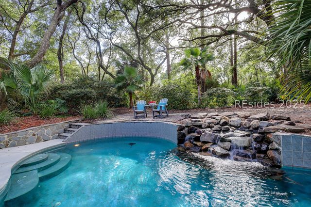 13 Wren Dr, Hilton Head Island, SC 29928