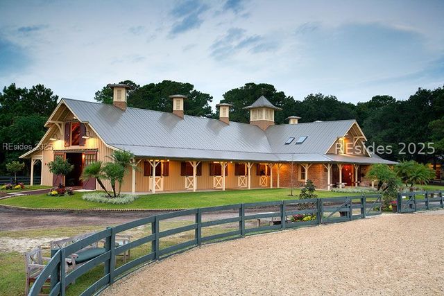 13 Wren Dr, Hilton Head Island, SC 29928