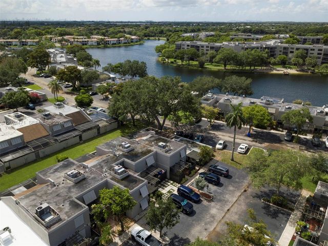 1461 NW 113th Ave, Pembroke Pines, FL 33026
