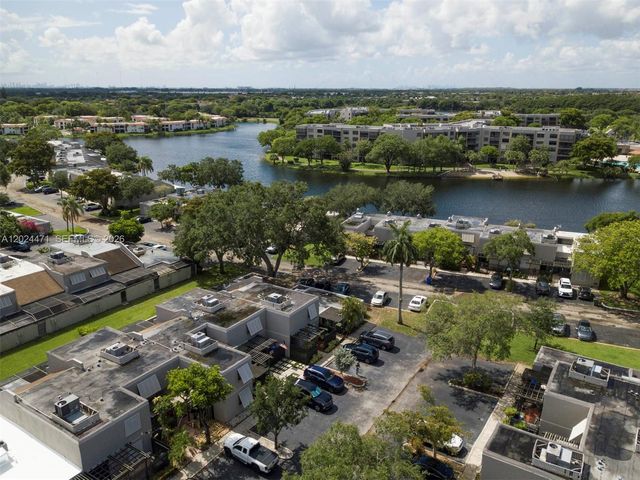 1461 NW 113th Ave, Pembroke Pines, FL 33026