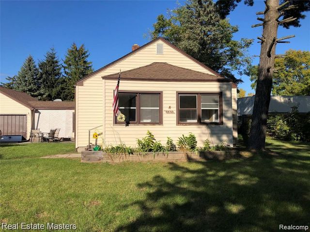 4480 Pine Grove Avenue, Fort Gratiot, MI 48059