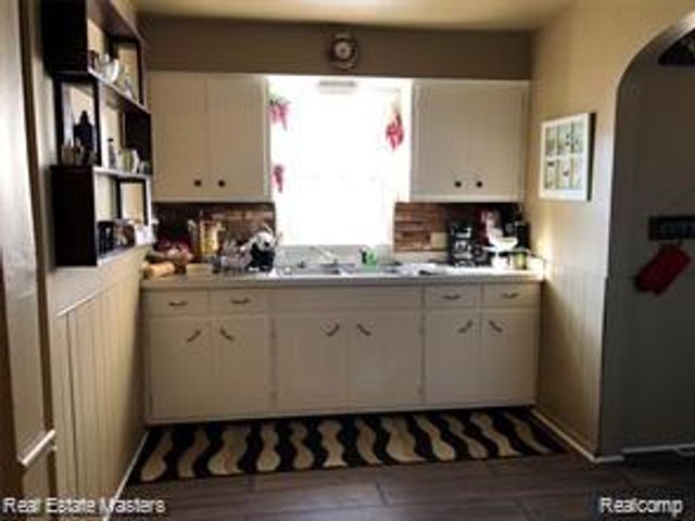 4480 Pine Grove Avenue, Fort Gratiot, MI 48059