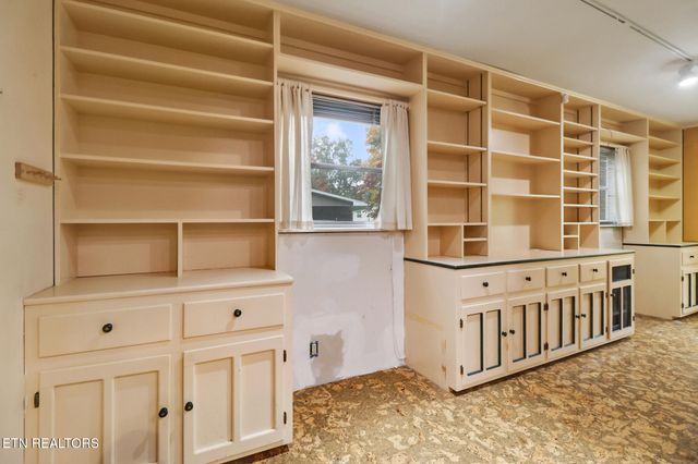 109 Wakefield Rd, Oak Ridge, TN 37830