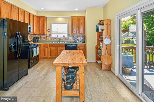 5977 TAPESTRY DR, Woodbridge, VA 22193
