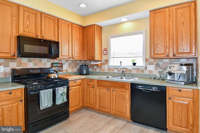 5977 TAPESTRY DR, Woodbridge, VA 22193