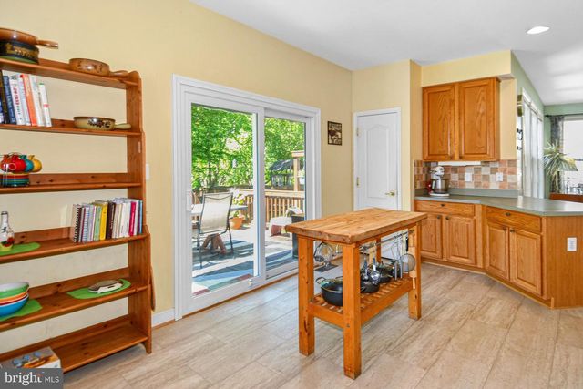 5977 TAPESTRY DR, Woodbridge, VA 22193