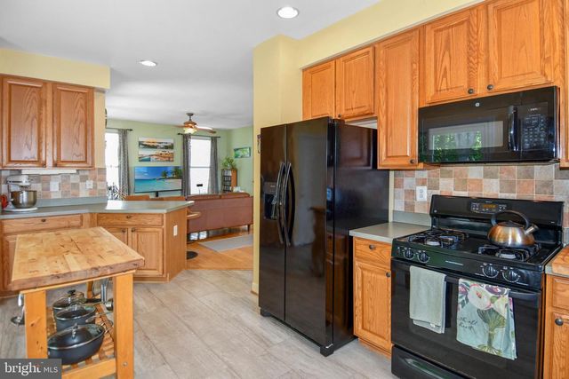 5977 TAPESTRY DR, Woodbridge, VA 22193