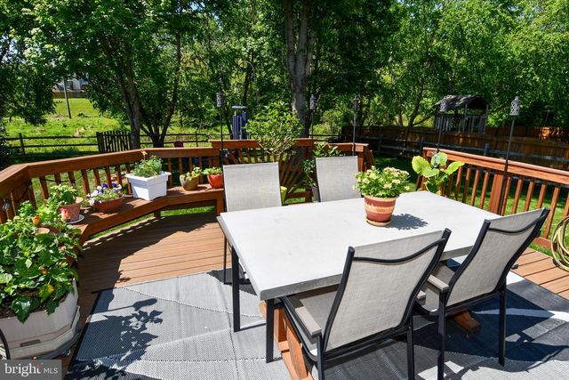 5977 TAPESTRY DR, Woodbridge, VA 22193