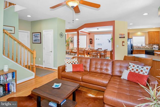 5977 TAPESTRY DR, Woodbridge, VA 22193