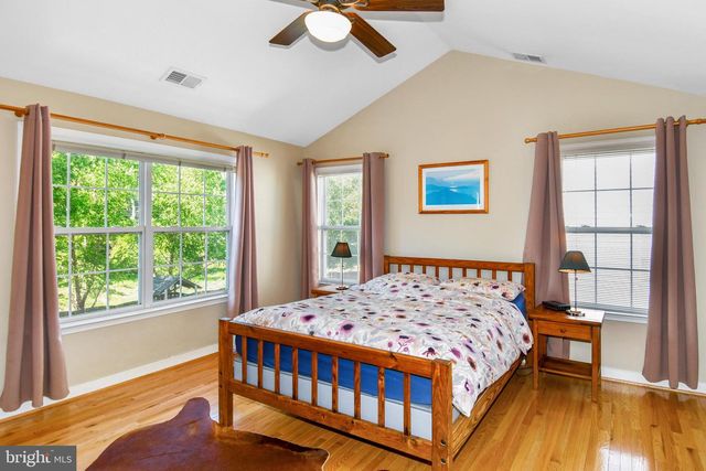 5977 TAPESTRY DR, Woodbridge, VA 22193