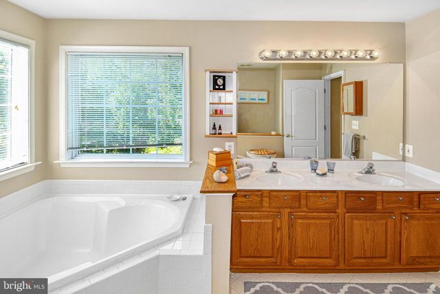 5977 TAPESTRY DR, Woodbridge, VA 22193